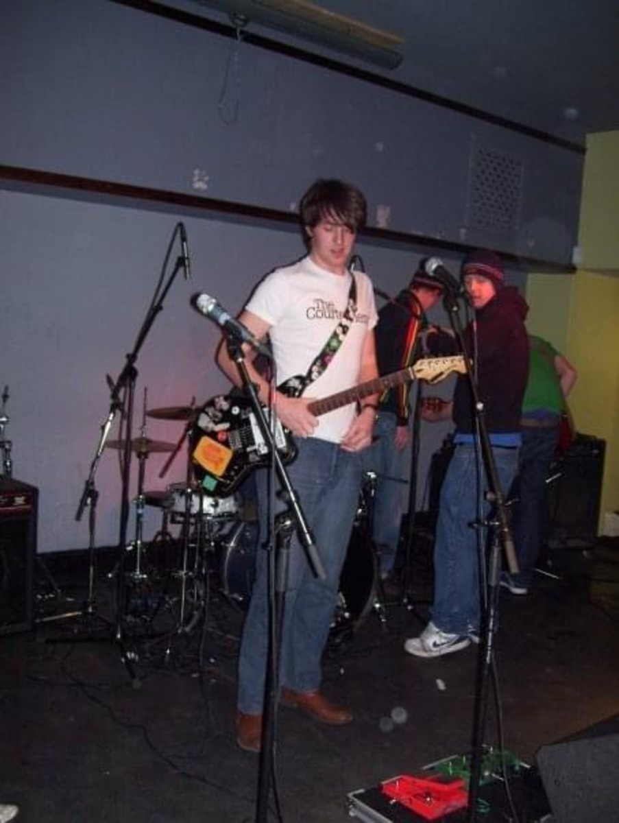 Music Gear Setup by rory_stq featuring Squier Jagmaster, DigiTech WH-4 Whammy (4th Gen), and Line 6 DL4 Delay Modeler