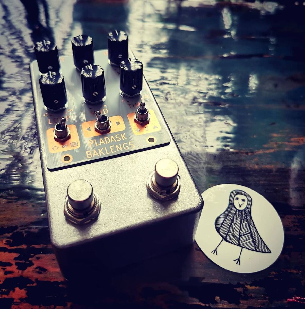 Pedalboard by the_pedalboard_orchestra featuring Pladask Elektrisk	Baklengs