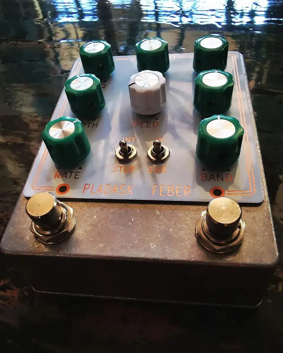 Pedalboard by the_pedalboard_orchestra featuring Pladask Elektrisk	Feber