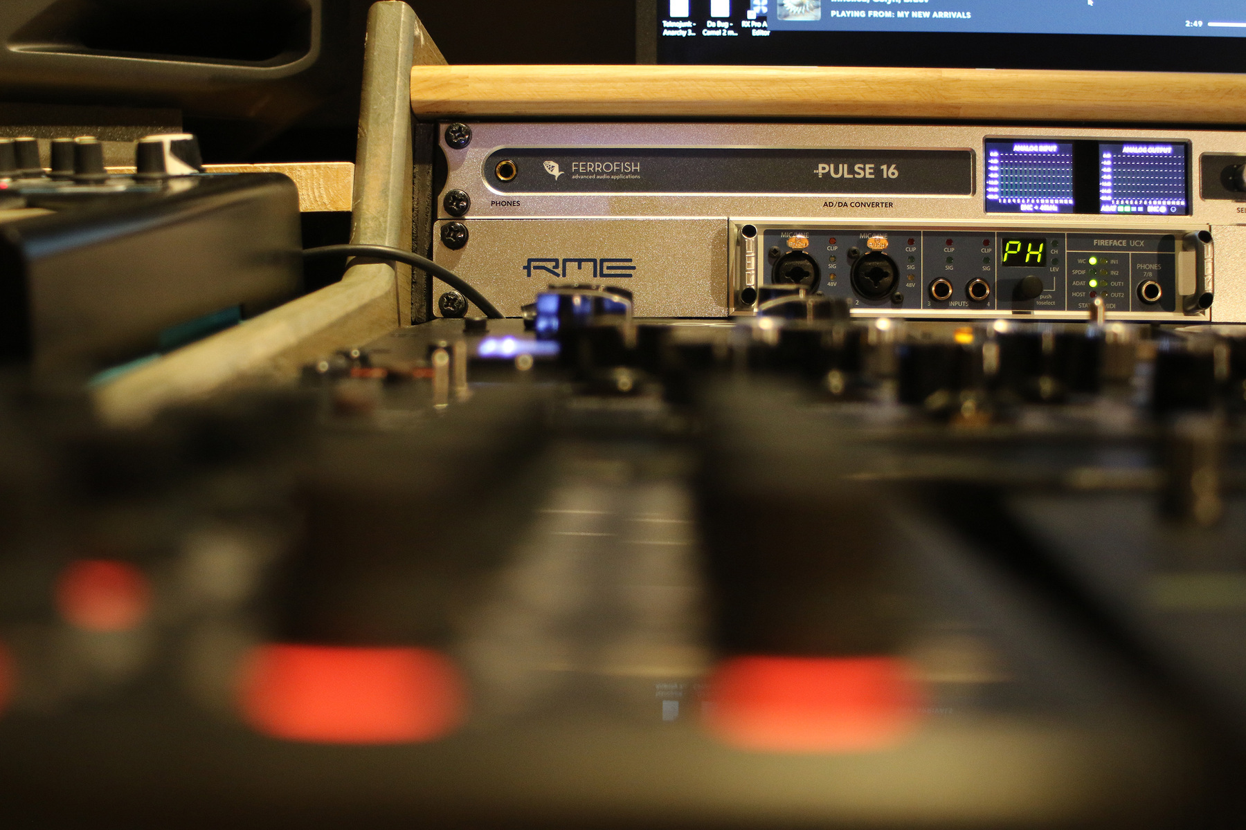 Electronic Studio Setup by dabug featuring RME Fireface UCX USB 2.0 Audio Interface, Ferrofish Pulse 16, and Tegeler Audio Manufaktur Crème RC