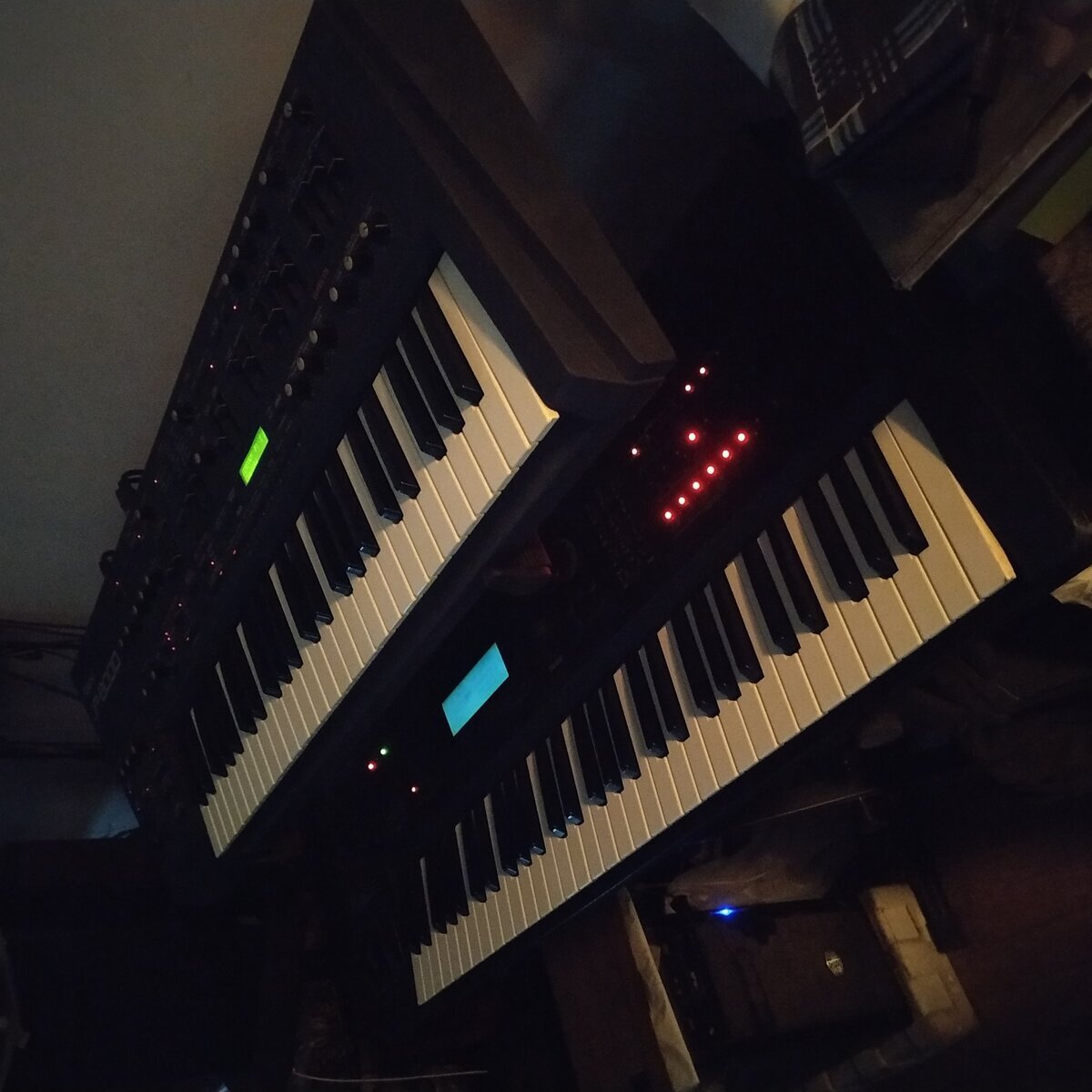 Electronic Synth Setup by qwasar_trinity featuring Yamaha SY77 and Roland JP-8000 Synthesizer