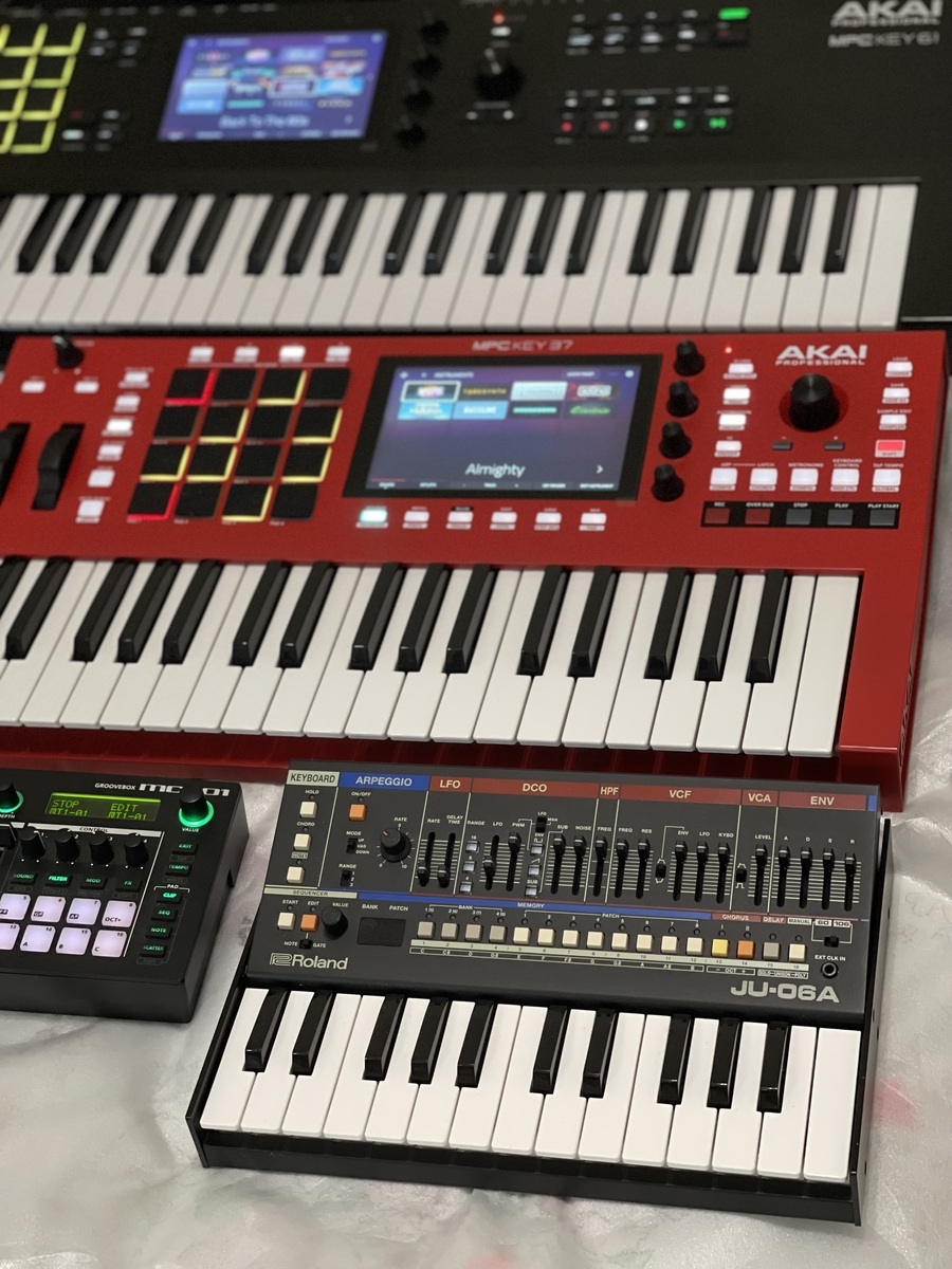 Electronic Studio Setup by mike916 featuring Akai Professional MPC Key 61, Akai Professional Mpc Key 37 Production Synthesizer, and Roland MC-101 Groovebox and 1 more piece of gear