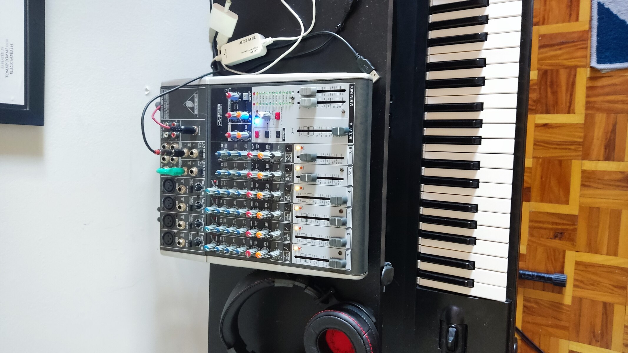 Studio Setup by voluminum featuring Behringer XENYX 1204USB mixer
