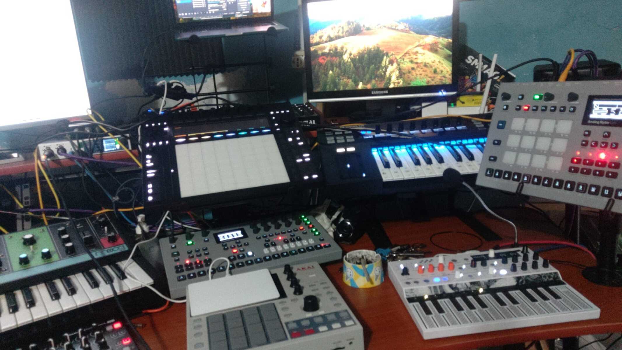 Electronic Studio Setup by the_party_ambassador featuring Ableton Push 3, Akai MPC One Retro Edition, and Native Instruments Komplete Kontrol S25 and 6 more pieces of gear
