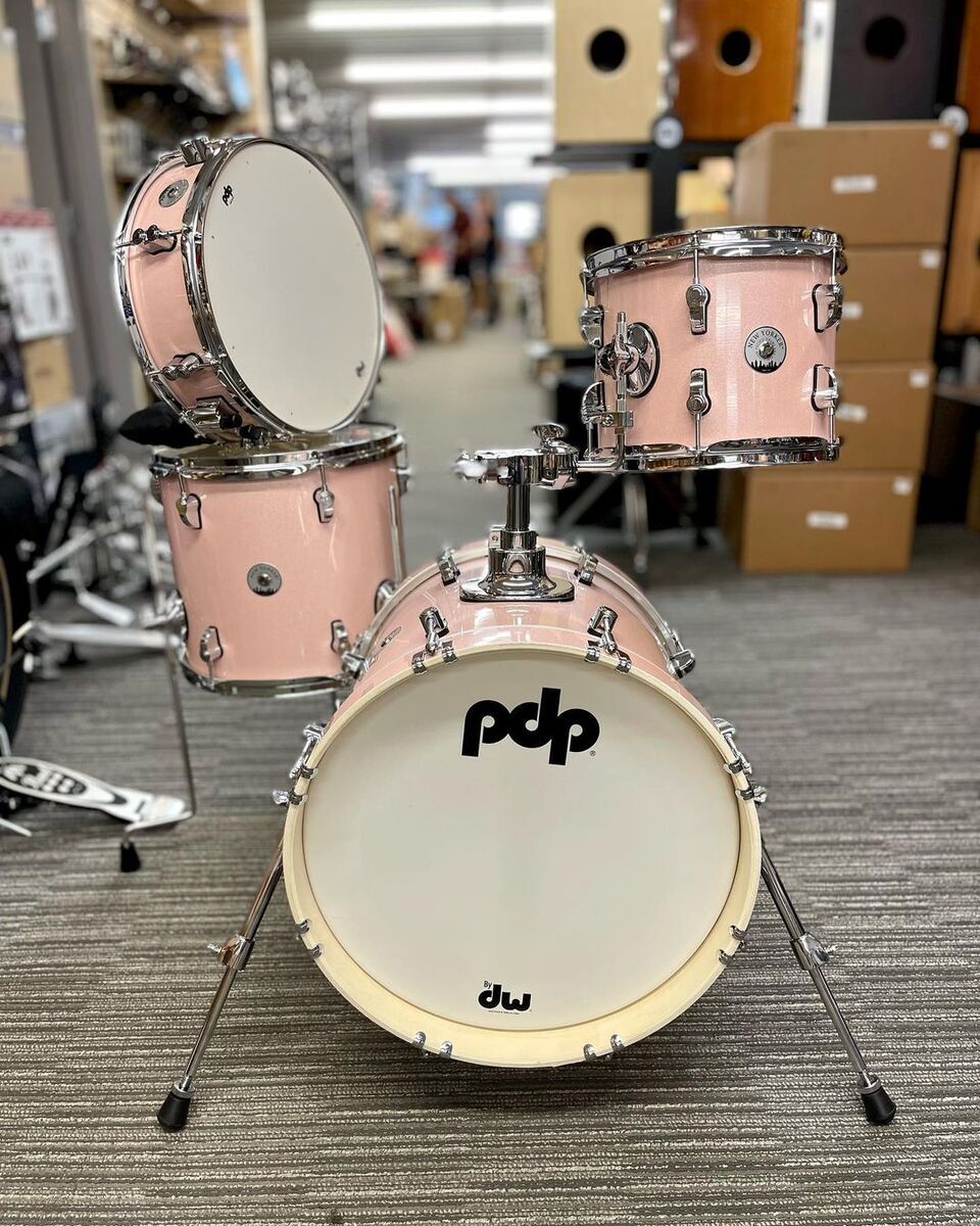 dede's music gear photo