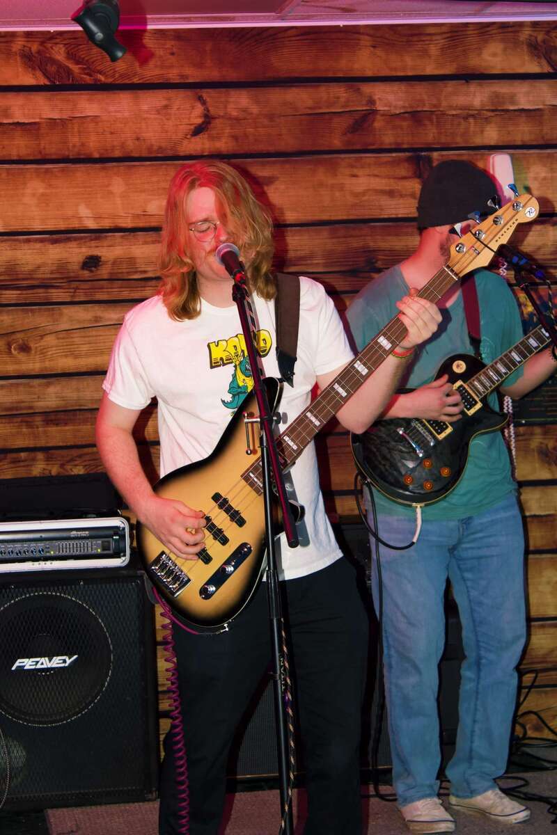 Live Rig by nolan_locke featuring Peavey 115BVX, Ampeg SVT-3PRO 450-watt Bass Head, and Reverend Triad Electric Bass