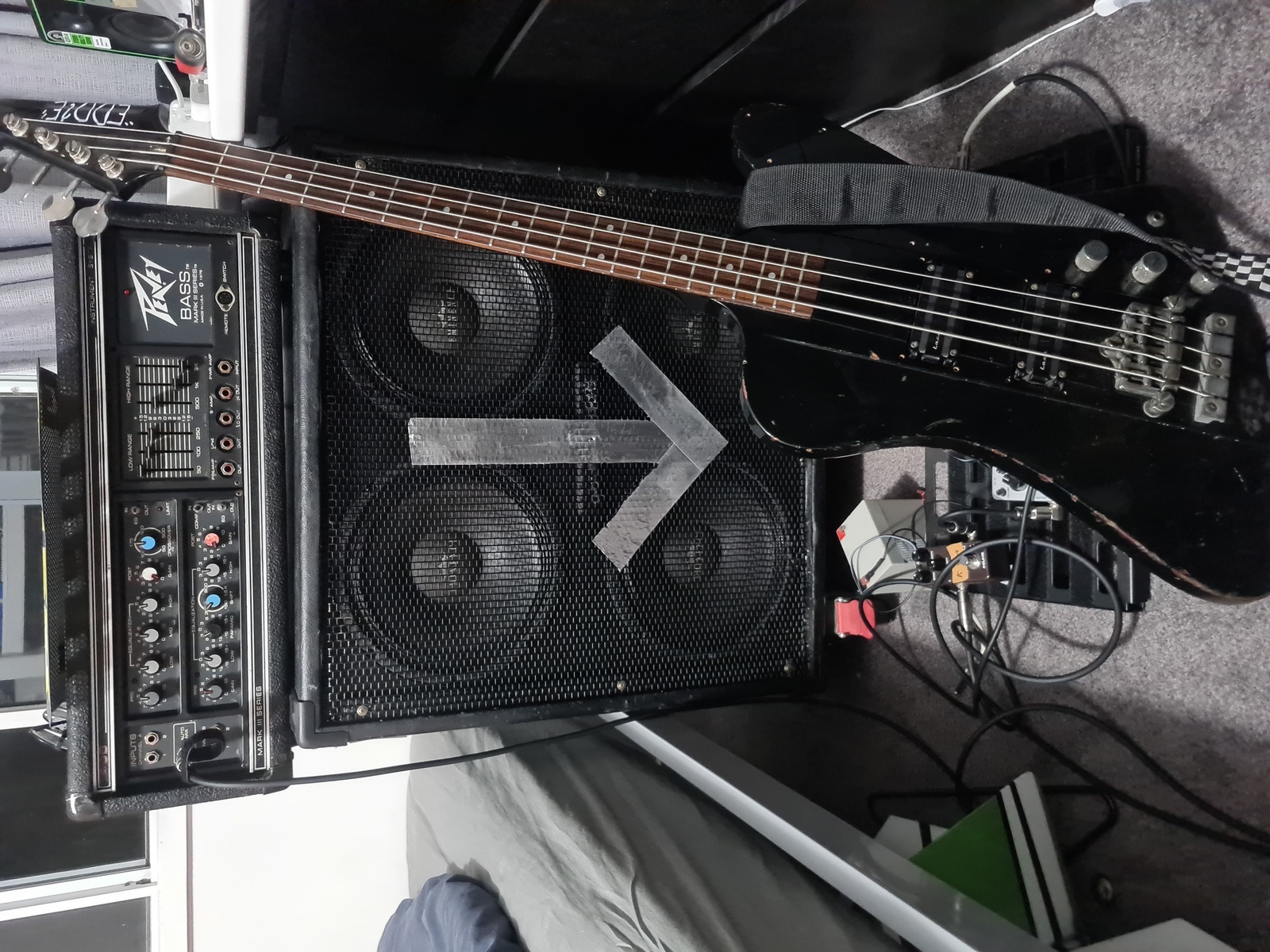 Amp Rig by jo3_the_great featuring Gibson Thunderbird IV, Peavey Bass Mark III Series 400BH, and Mooer Triangle Buff and 1 more piece of gear