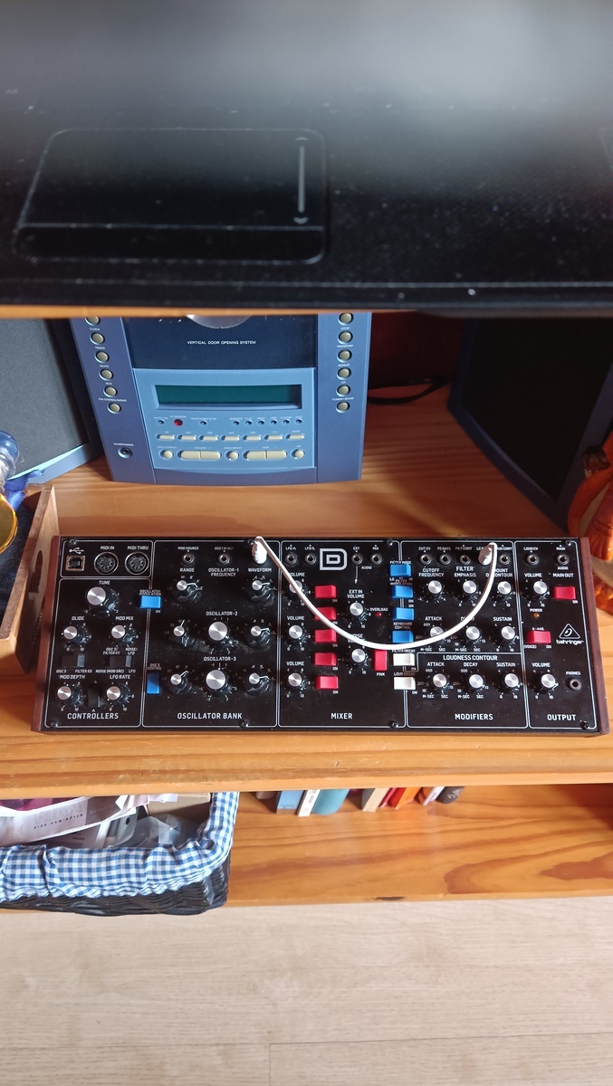 Electronic DJ Setup by flaxy1981 featuring Behringer Model D