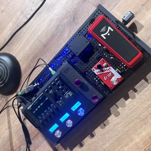 Photo of Fractal FM3 and more gear in a pedalboard