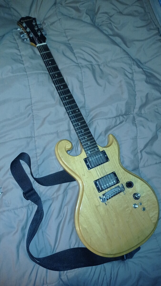 Music Gear Setup by clem3693 featuring Epiphone scroll