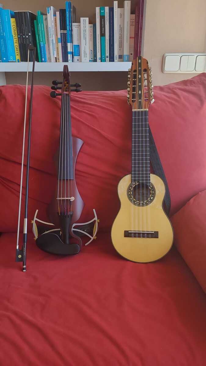 Music Gear Setup by aravin_dhillon featuring Charango Acha Gold Mop 2007 and Gewa Novita 3.0 UA 5-Str. Violin RB