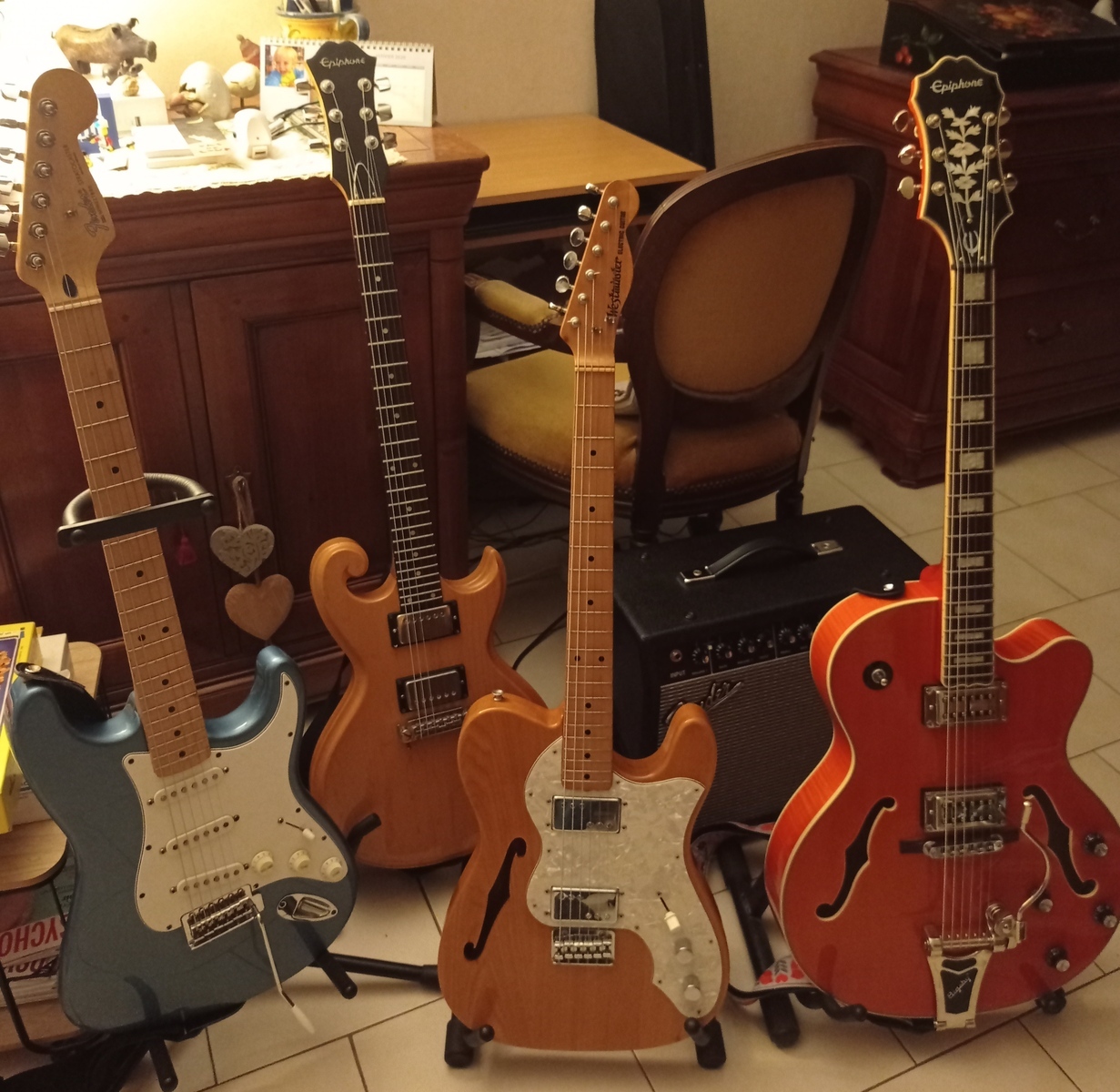 Epiphone Music Gear Setup by clem3693 featuring Fender Stratocaster Electric Guitar, Epiphone scroll, and Epiphone Emperor Swingster Hollowbody