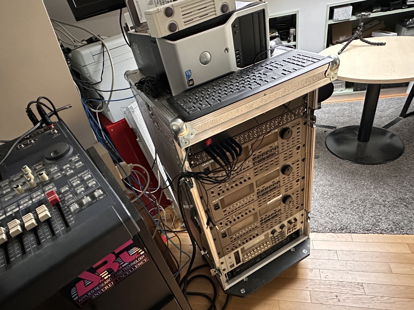 Electronic Studio Setup by syndrom6667 featuring Akai S1100, Akai DR8 Digital Multi Track Recorder, and Roland VM-3100 and 1 more piece of gear