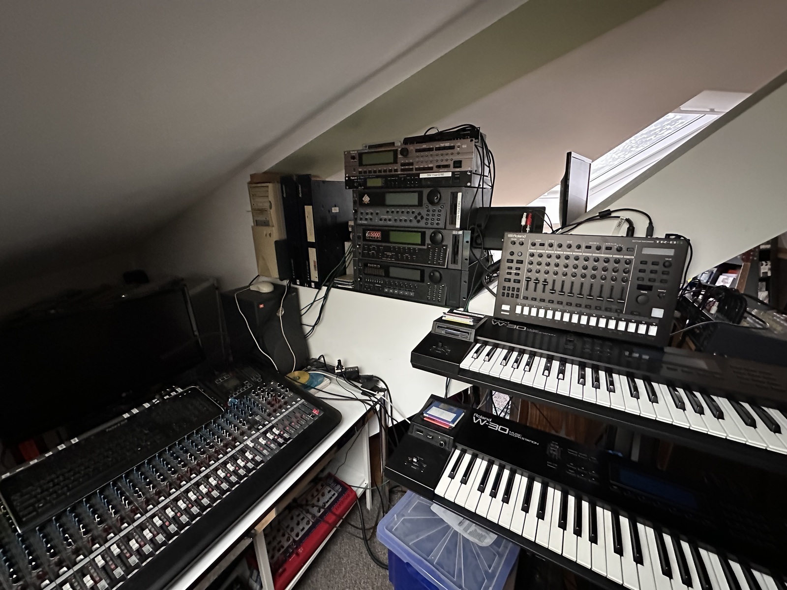 Electronic Studio Setup by syndrom6667 featuring E-Mu E5000 Ultra, Emu Emulator IV, and Roland S-760 and 6 more pieces of gear