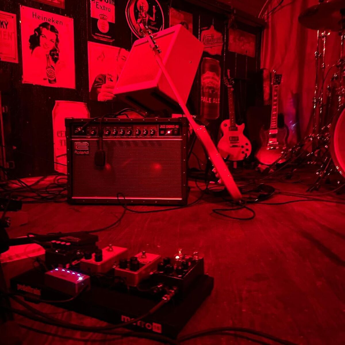 Live Rig by naive_nature featuring Fender Player Plus Stratocaster HSS, Roland JC-40 Jazz Chorus, and Pedaltrain Metro 16 and 5 more pieces of gear