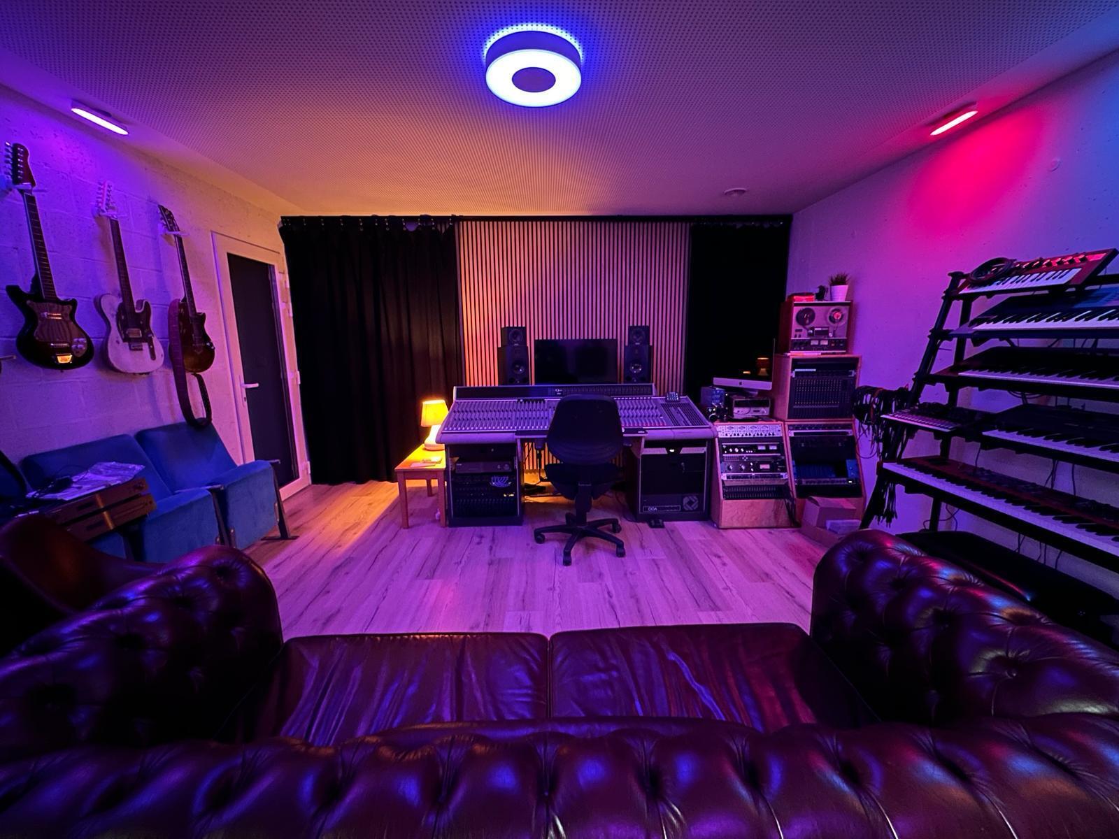 Electronic Studio Setup by mattiasstynen featuring DDA QMR Mixing Console, Universal Audio 4-710D, and DBX 162 Stereo Compressor/Limiter and 5 more pieces of gear