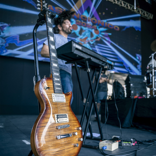 Photo of Kiesel CS6 in a guitar