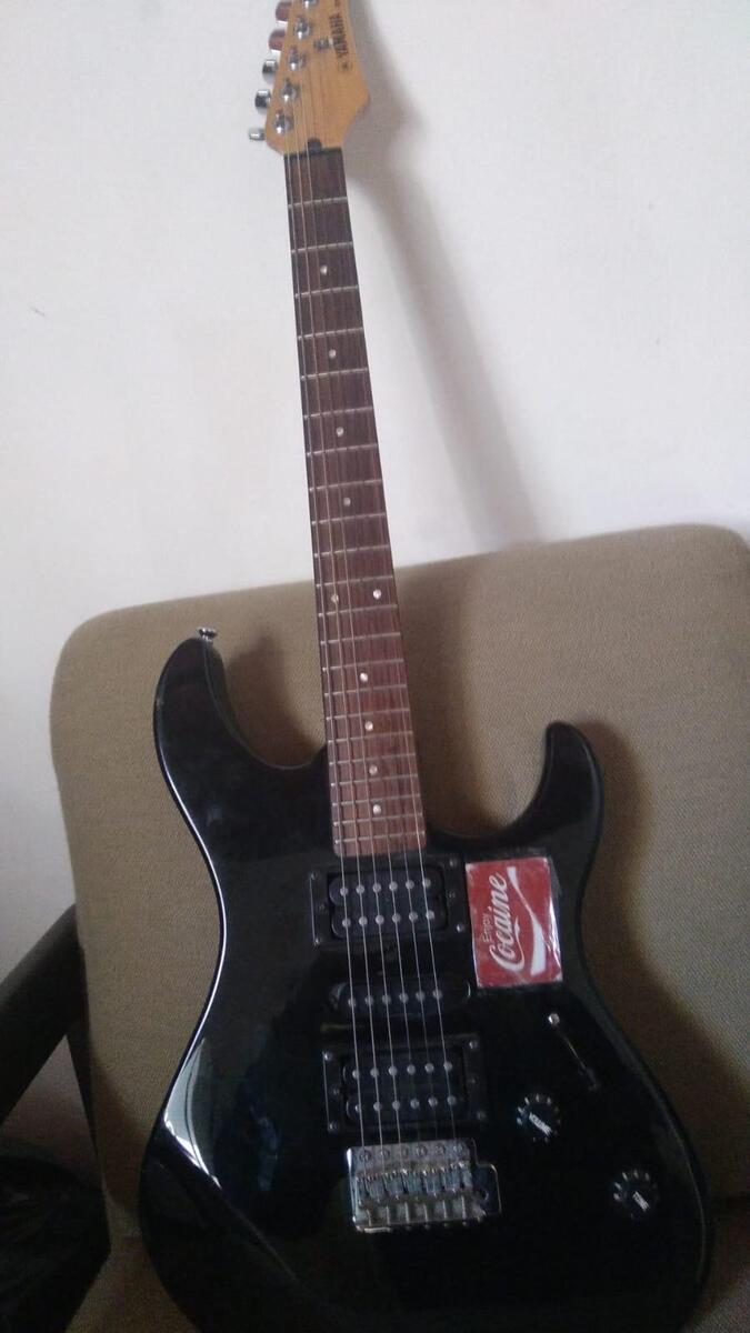 Music Gear Setup by santiago_martiinez_devotto featuring Yamaha ERG 121C