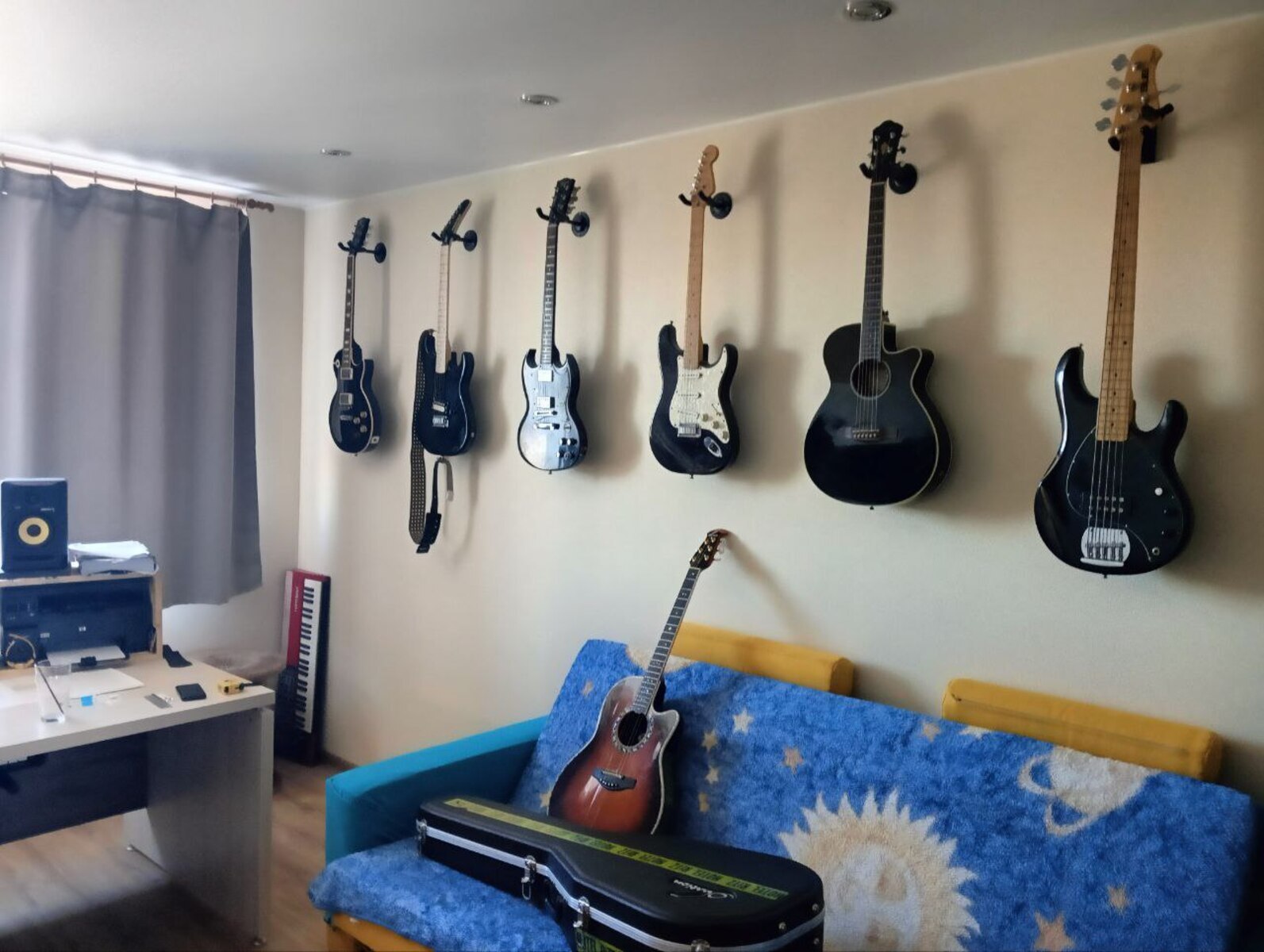 Amp Rig by hotelritz featuring Fender Stratocaster Electric Guitar, Kramer Baretta Special, and Gibson Les Paul Custom Electric Guitar and 6 more pieces of gear