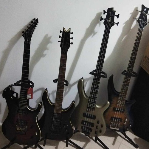 Photo of Dean DS-91 and more gear in a guitar