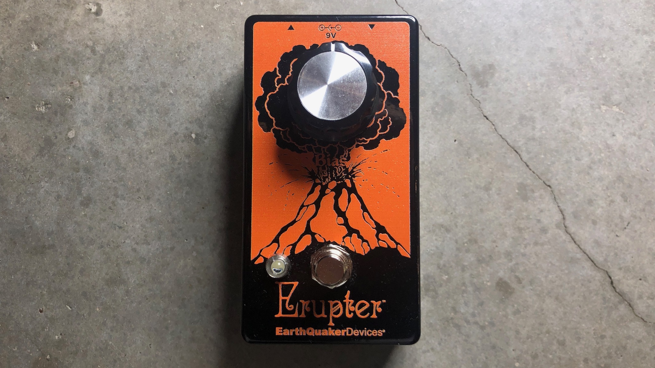 Pedalboard by equipboard featuring EarthQuaker Devices Erupter