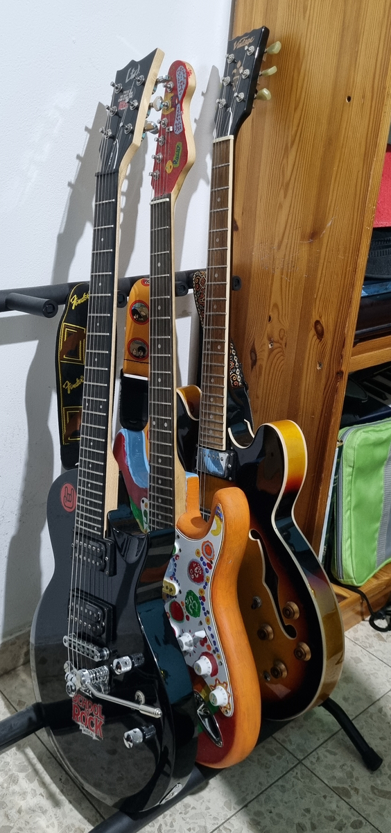 Music Gear Setup by amit_meir featuring ESP LTD EC-10, Vintage ReIssued VSA500, and Encore E6 Electric Guitar and 1 more piece of gear