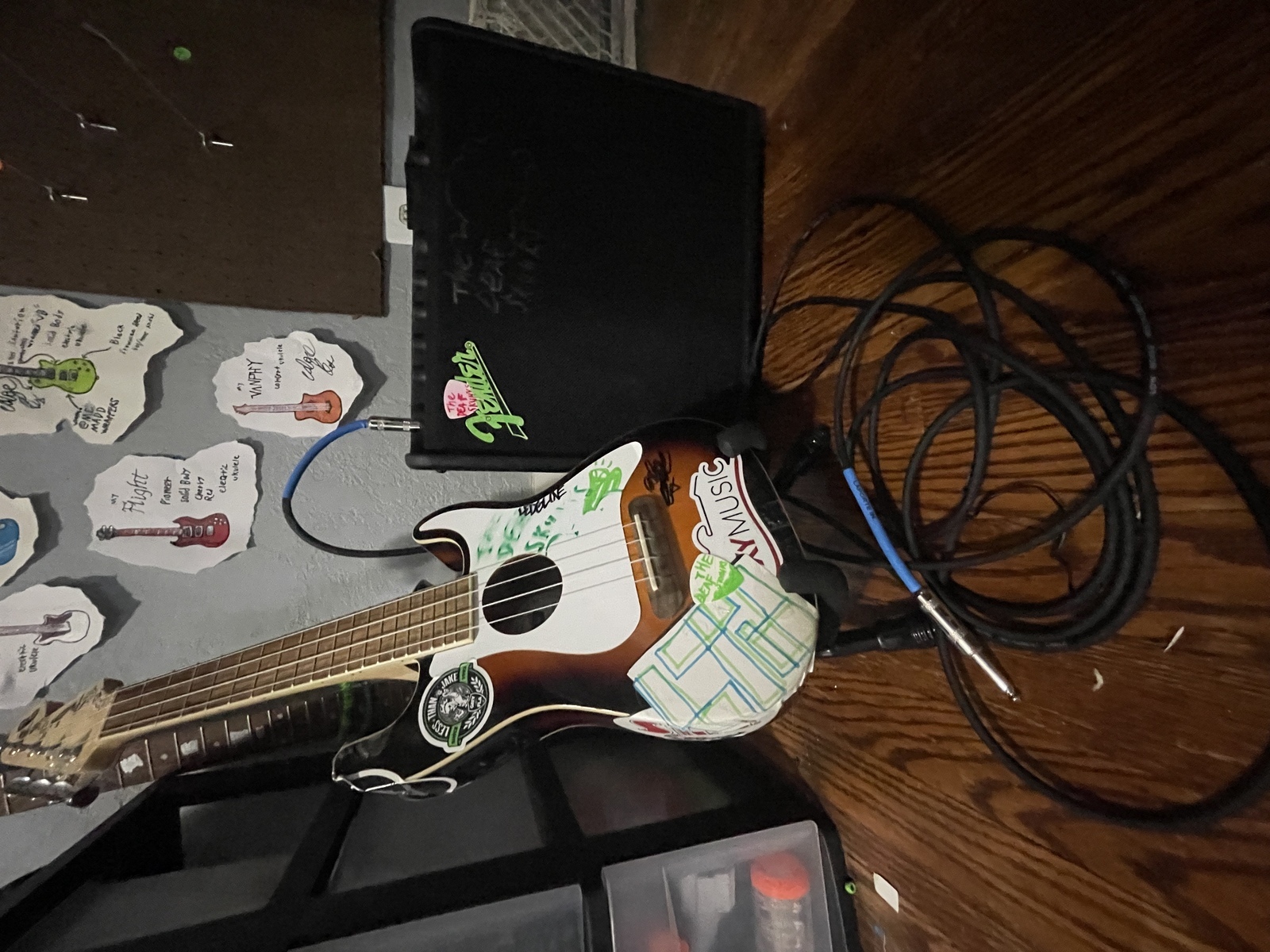 Country Amp Rig by therebelliousrockerzzz featuring Fender Fullerton Stratocaster Uke, Fender Mustang LT25 25W, and Kyser Quick-Change Capo