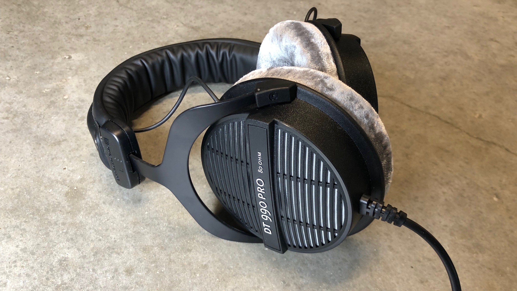 Electronic Studio Setup by equipboard featuring Beyerdynamic DT 990 PRO