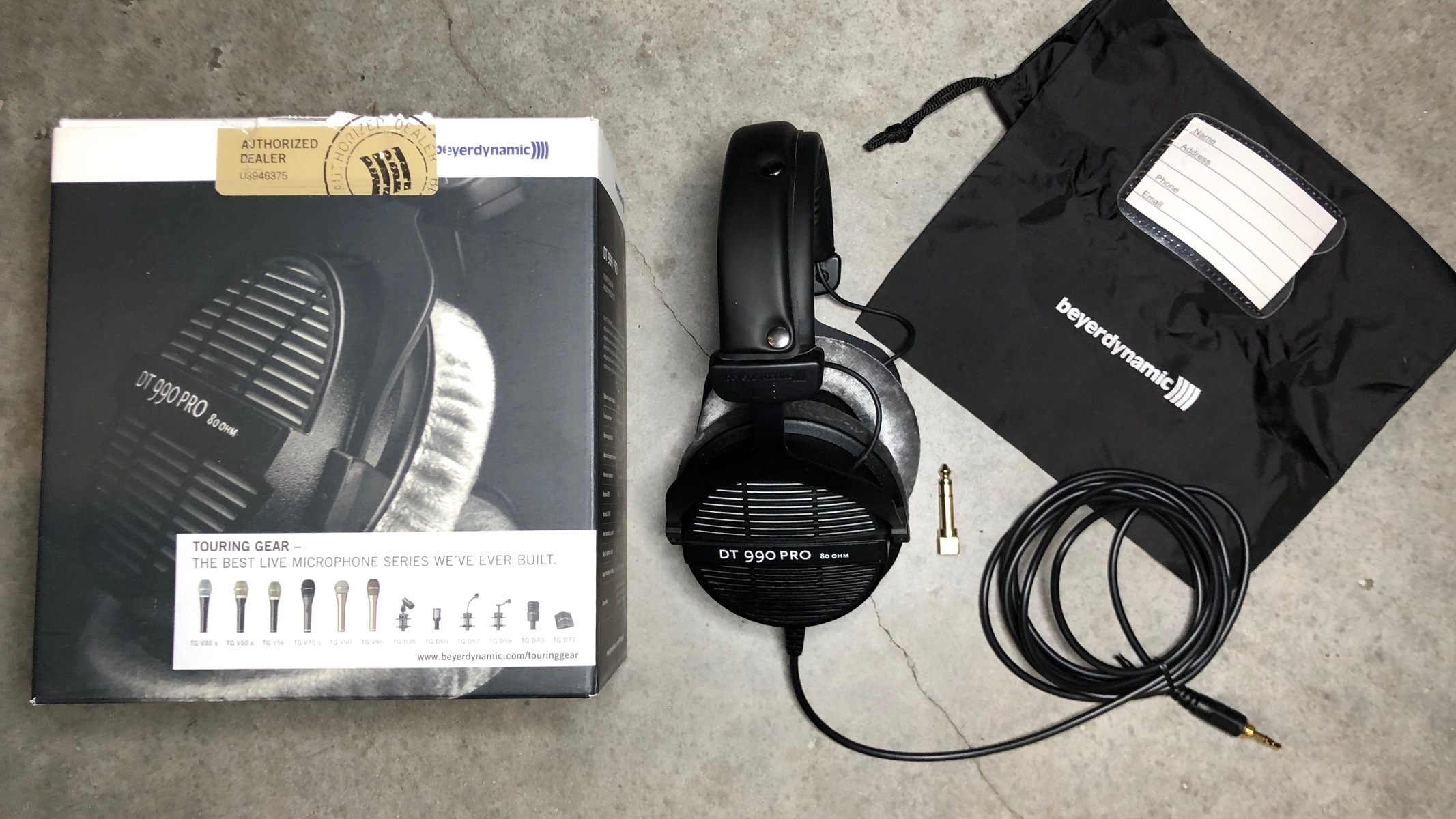 Electronic Studio Setup by equipboard featuring Beyerdynamic DT 990 PRO