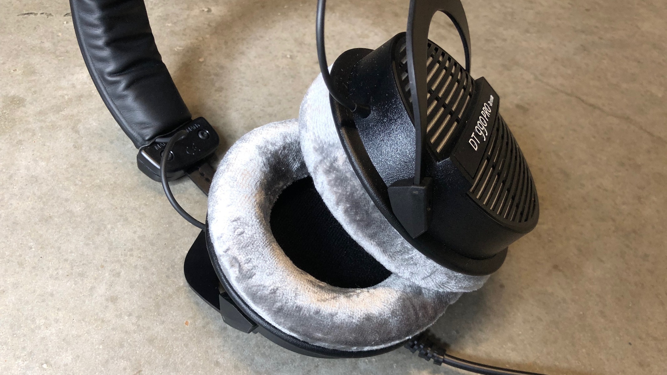 Electronic Studio Setup by equipboard featuring Beyerdynamic DT 990 PRO