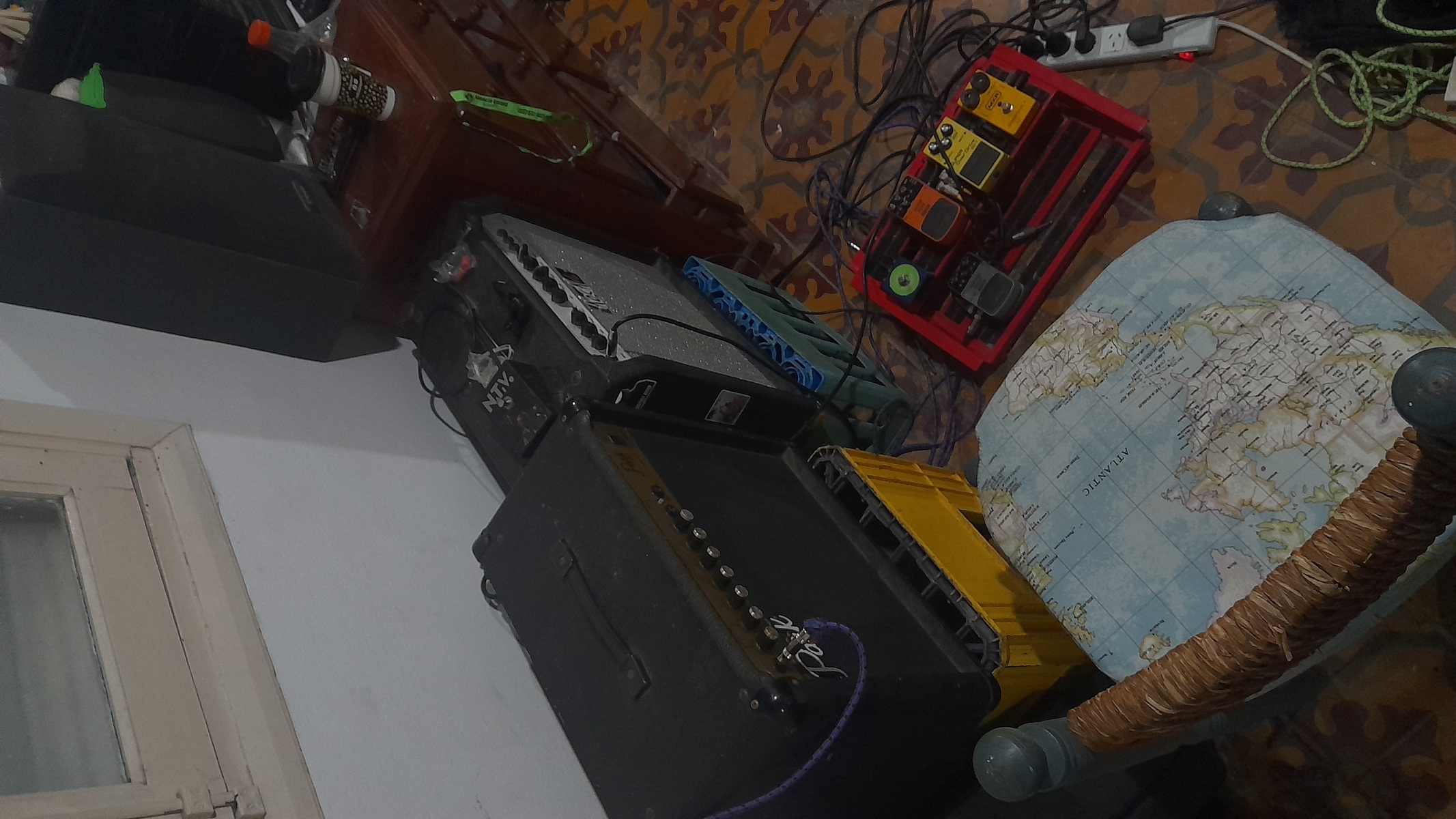 Pedalboard by alejo featuring Doble A Pedalboard Tam 60 b, Mooer STR1 Spark Tremolo, and Behringer SF300 Super Fuzz and 3 more pieces of gear