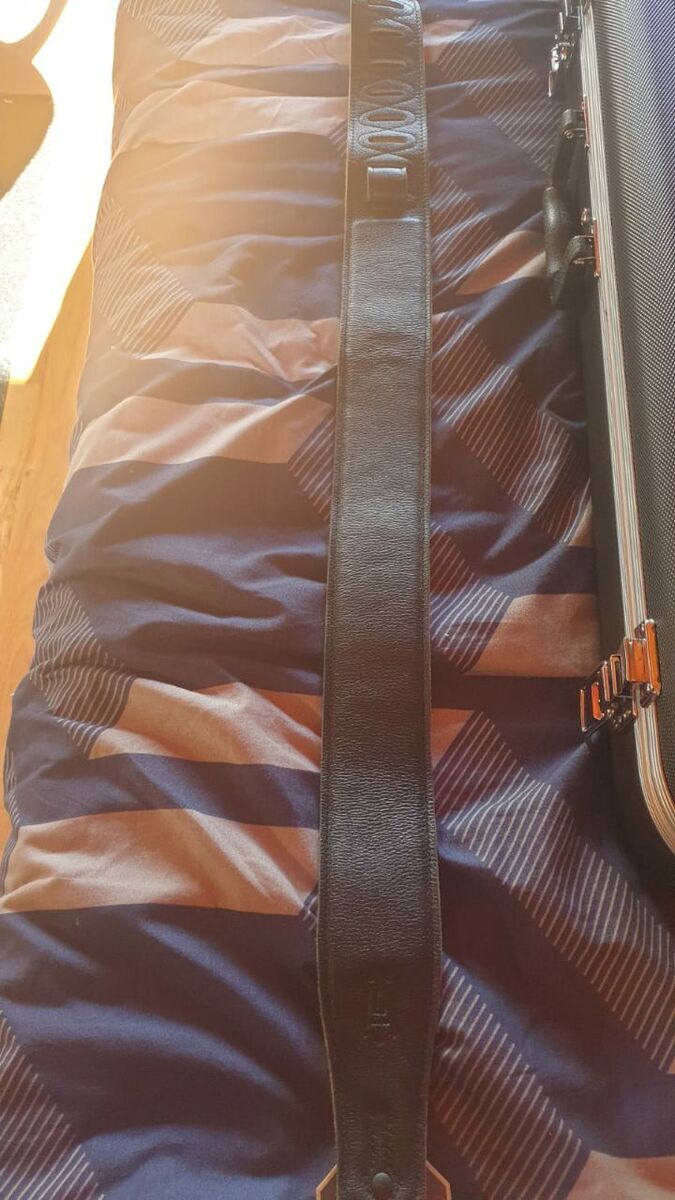 Music Gear Setup by alex_eloi featuring Levy's M26 2.5" Garment Leather w/Suede Back Guitar Strap