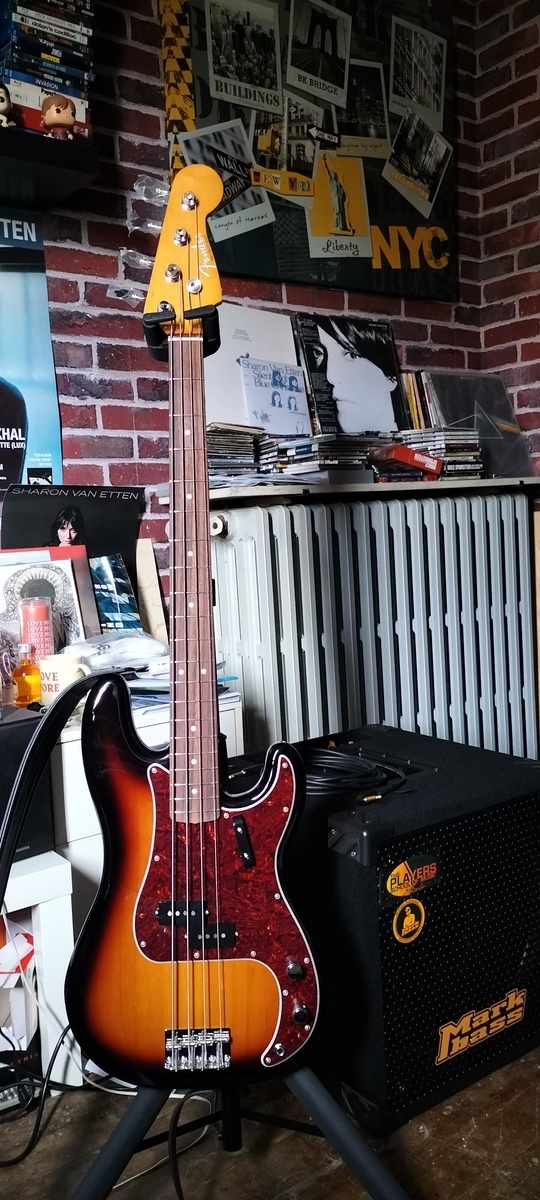 Fender Amp Rig by floydvanryder featuring Markbass CMD JB Players School 200W 1x15 Bass Combo Amp Black and Fender Precision Bass