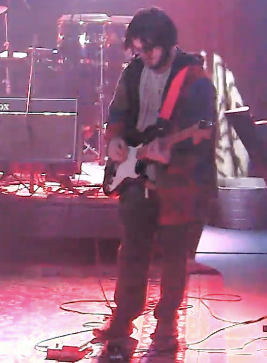 Pedalboard by peasinafookinpod420 featuring Fender Starcaster Stratocaster