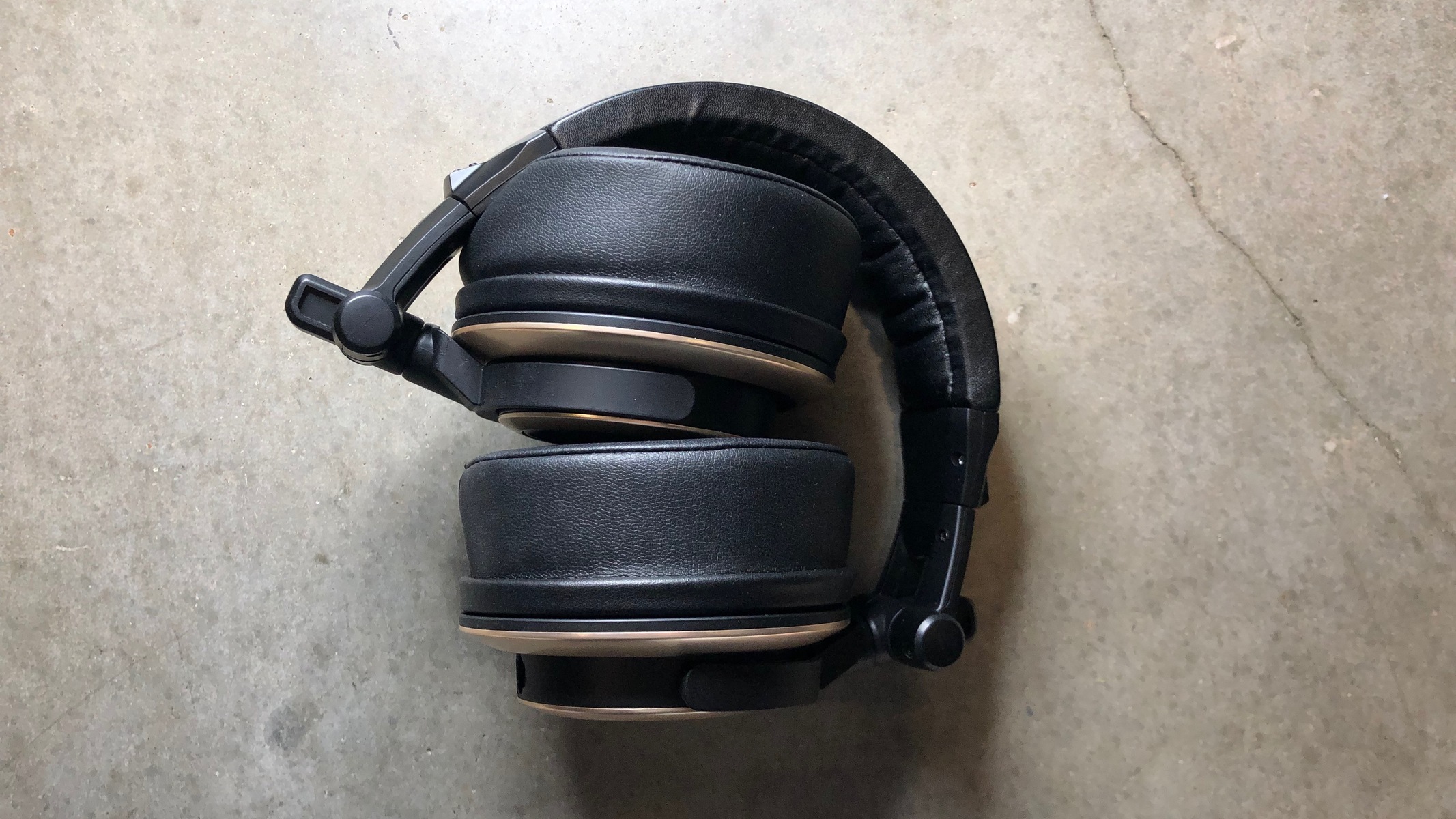 Studio Setup by equipboard featuring Status SM-CB1 Headphones