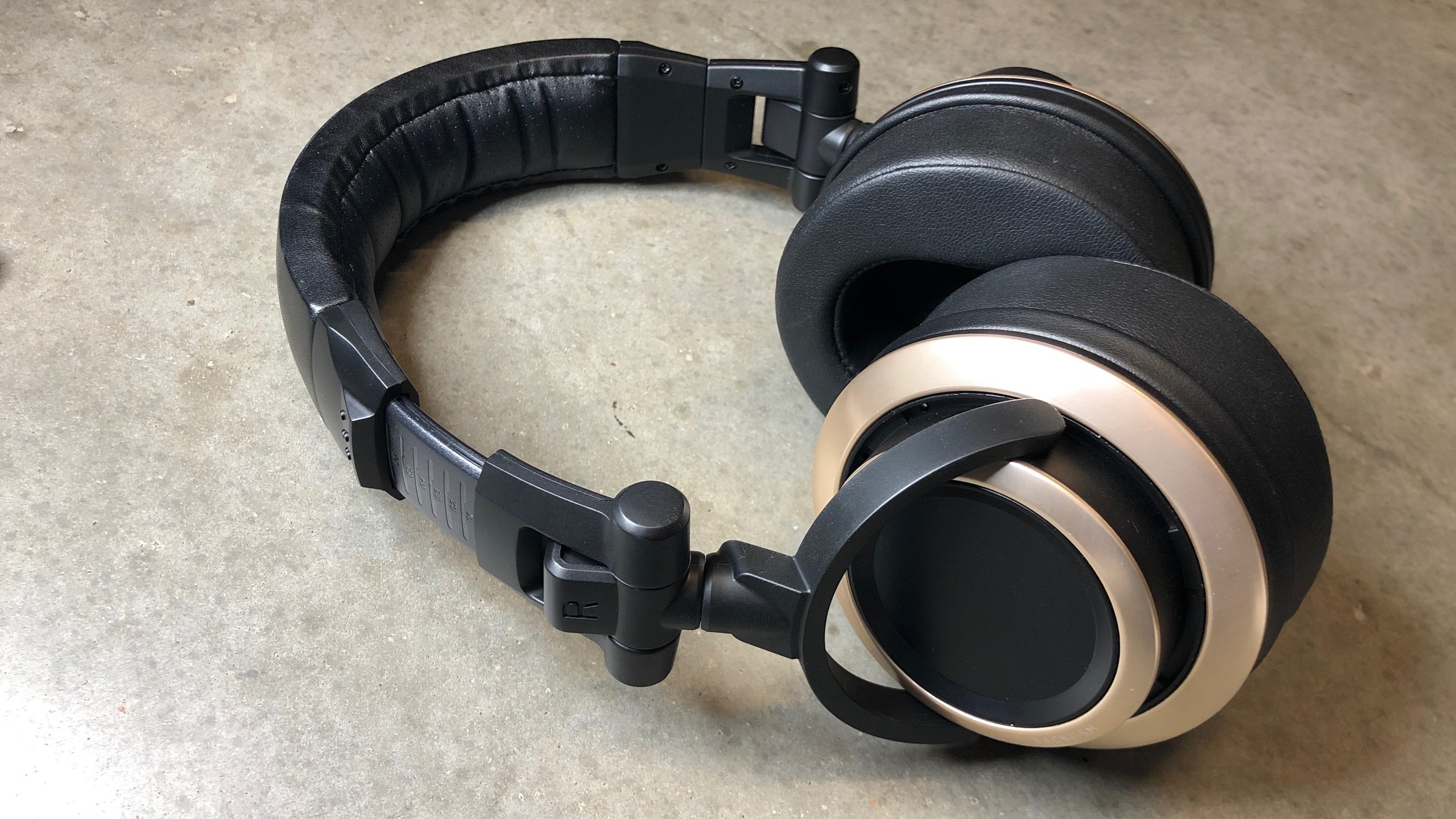 Studio Setup by equipboard featuring Status SM-CB1 Headphones