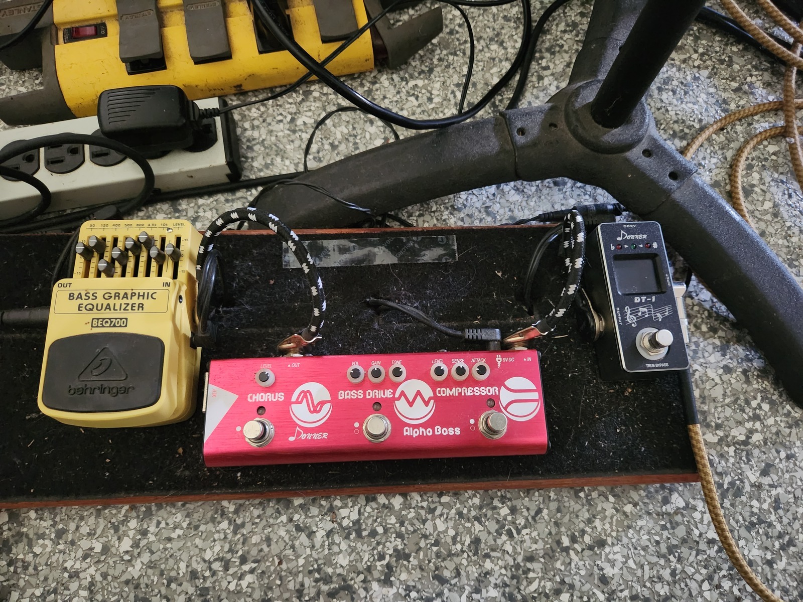 Behringer Pedalboard by bulwark616 featuring Donner DT-1 Guitar Chromatic Auto Pedal Tuner and Behringer EQ700 Graphic Equalizer