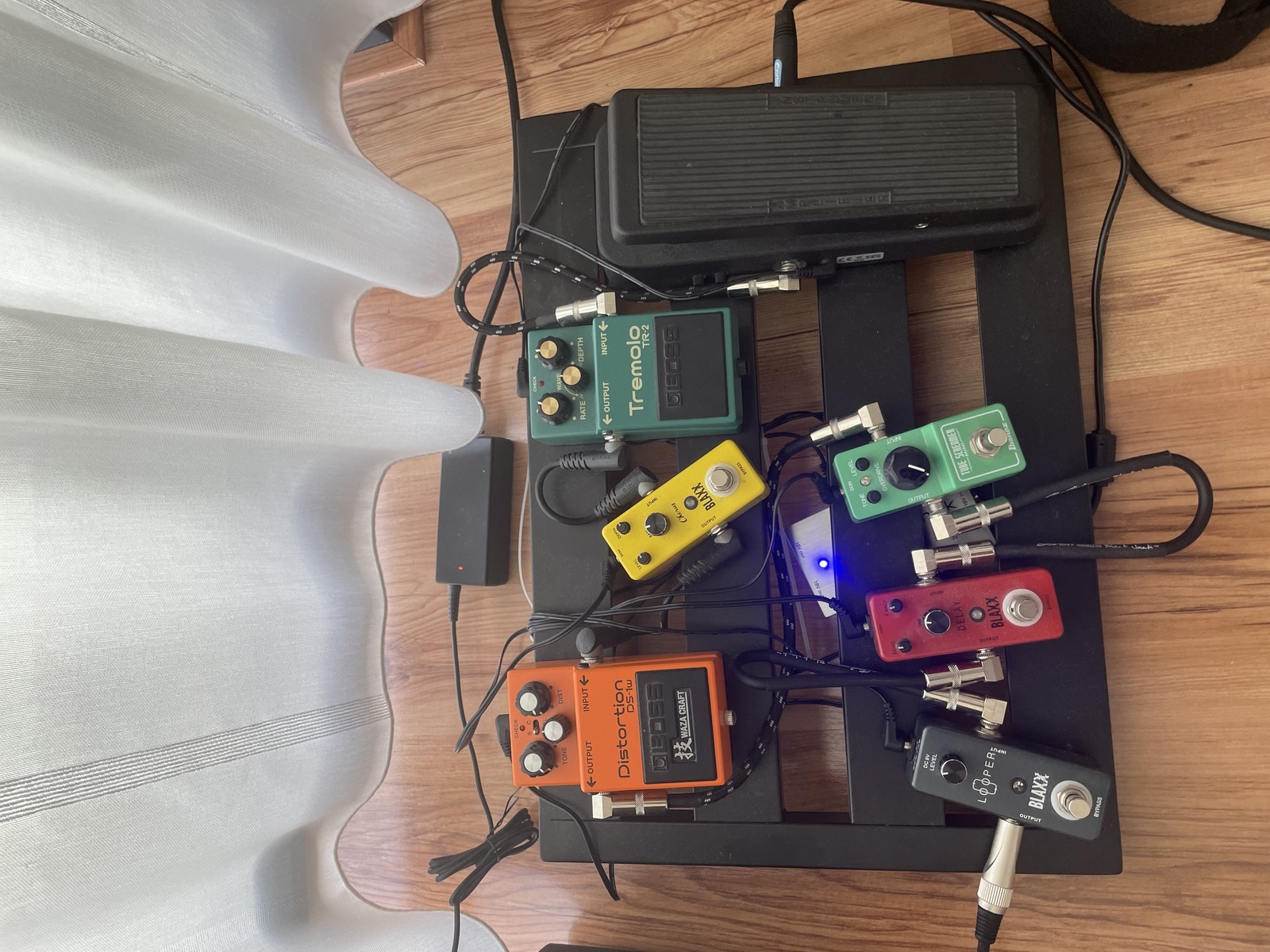 Pedalboard by saragrecea featuring Pedaltrain Classic Jr, MXR DC Brick™ Power Supply – M237, and Stagg Blaxx Delay Pedal and 5 more pieces of gear