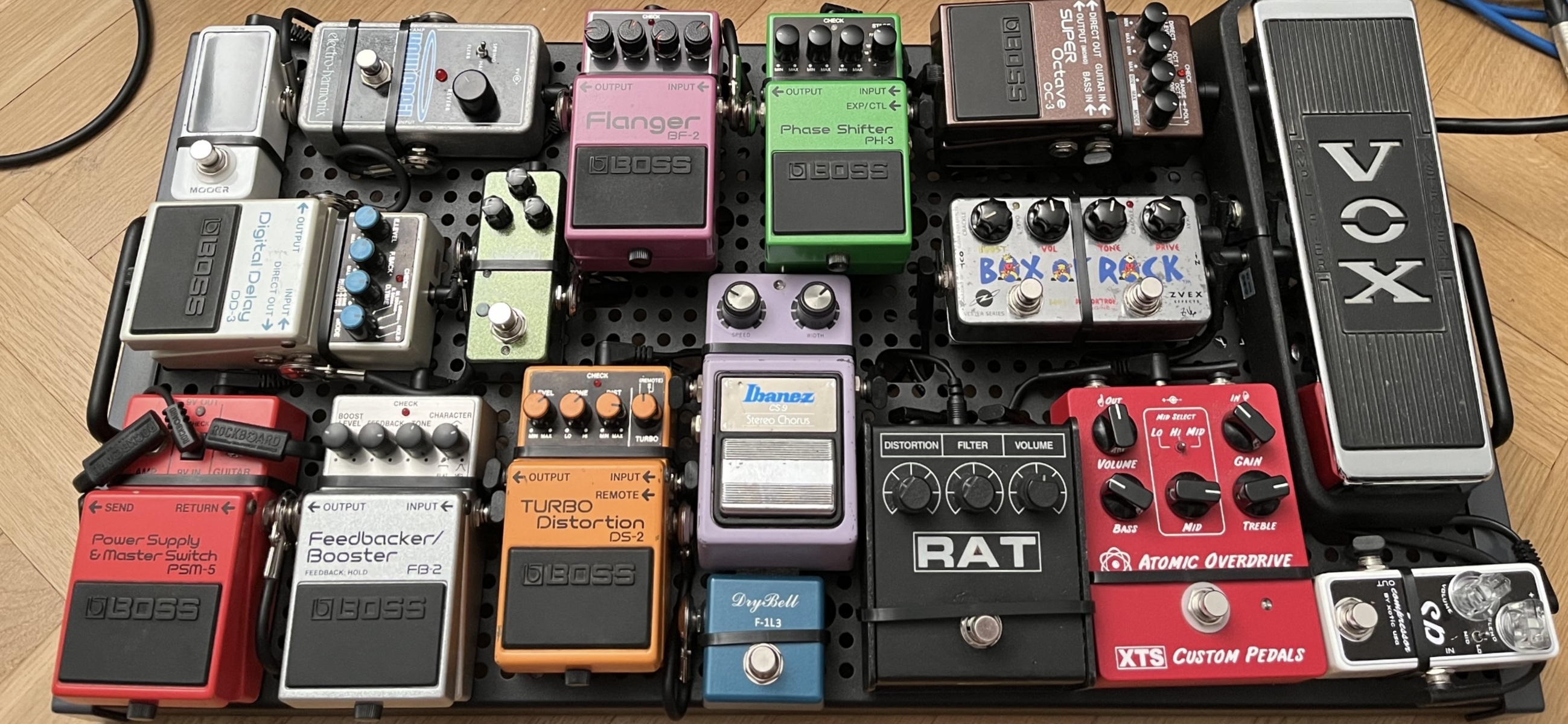 Boss Pedalboard by filsco featuring Ibanez CS9 Stereo Chorus, Boss DS-2 Turbo Distortion, and Pro Co RAT 2 and 14 more pieces of gear