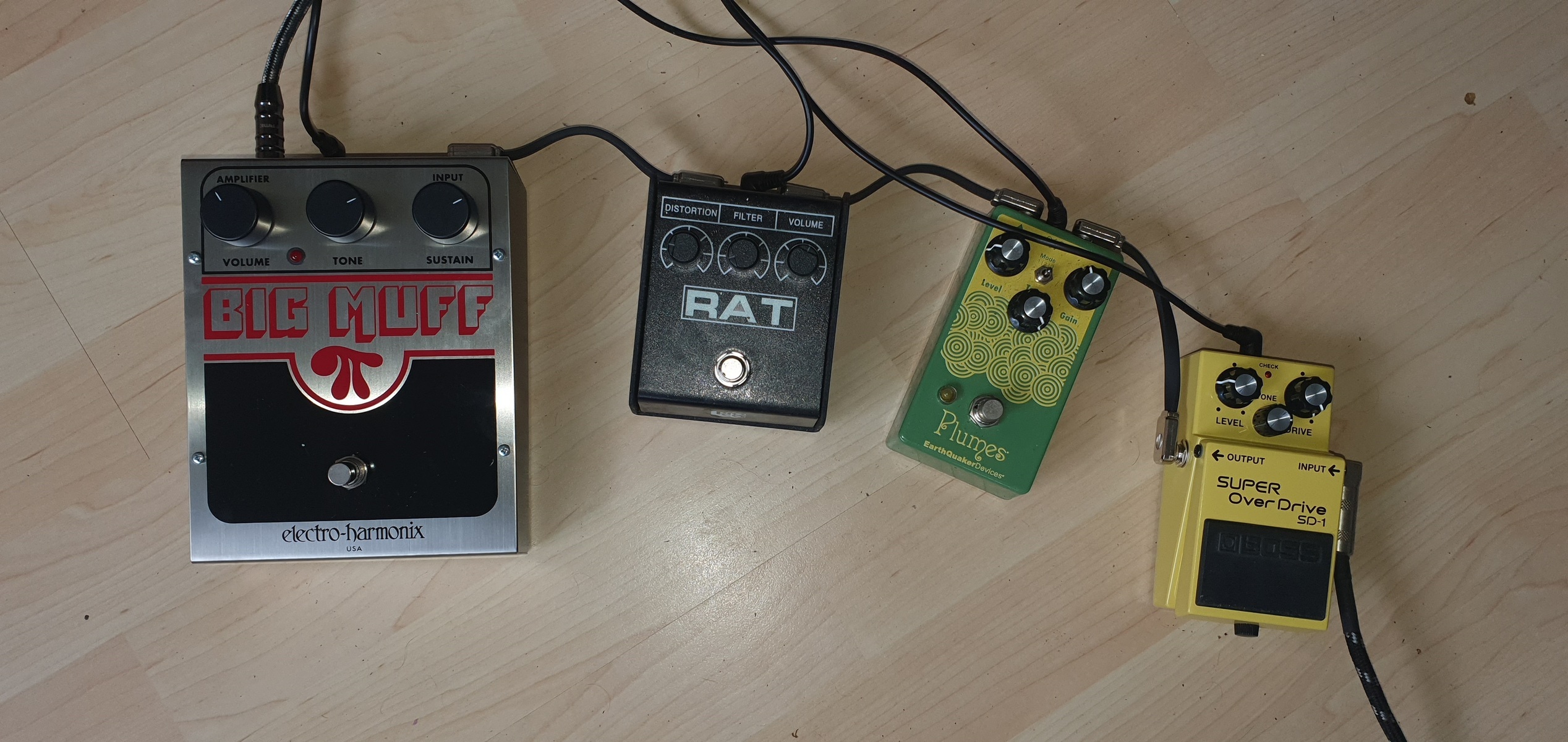 Pedalboard by hashimoto featuring Electro-Harmonix Big Muff Pi, EarthQuaker Devices Plumes, and Pro Co RAT 2 and 2 more pieces of gear