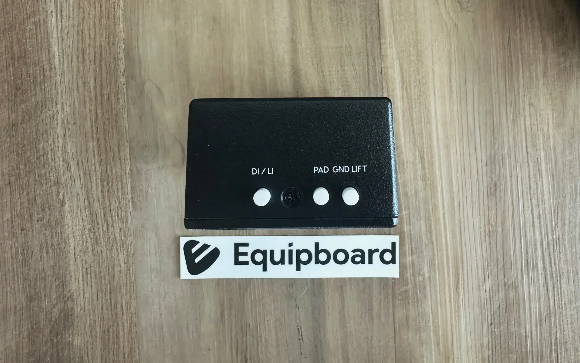 Pedalboard by equipboard featuring Walrus Audio Canvas Stereo Direct Injection Box