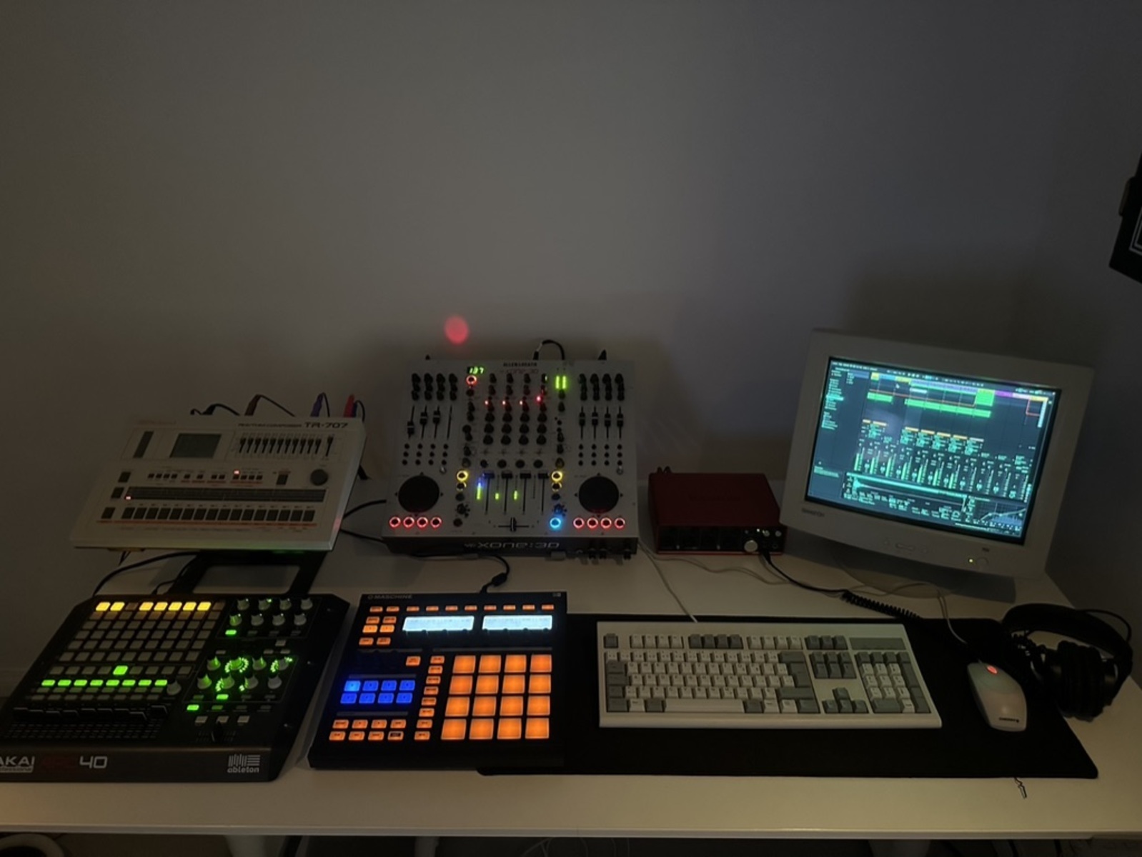 Live Rig by primecandidate featuring Akai Professional APC40, Native Instruments Maschine MKII, and Allen & Heath Xone:3D and 5 more pieces of gear