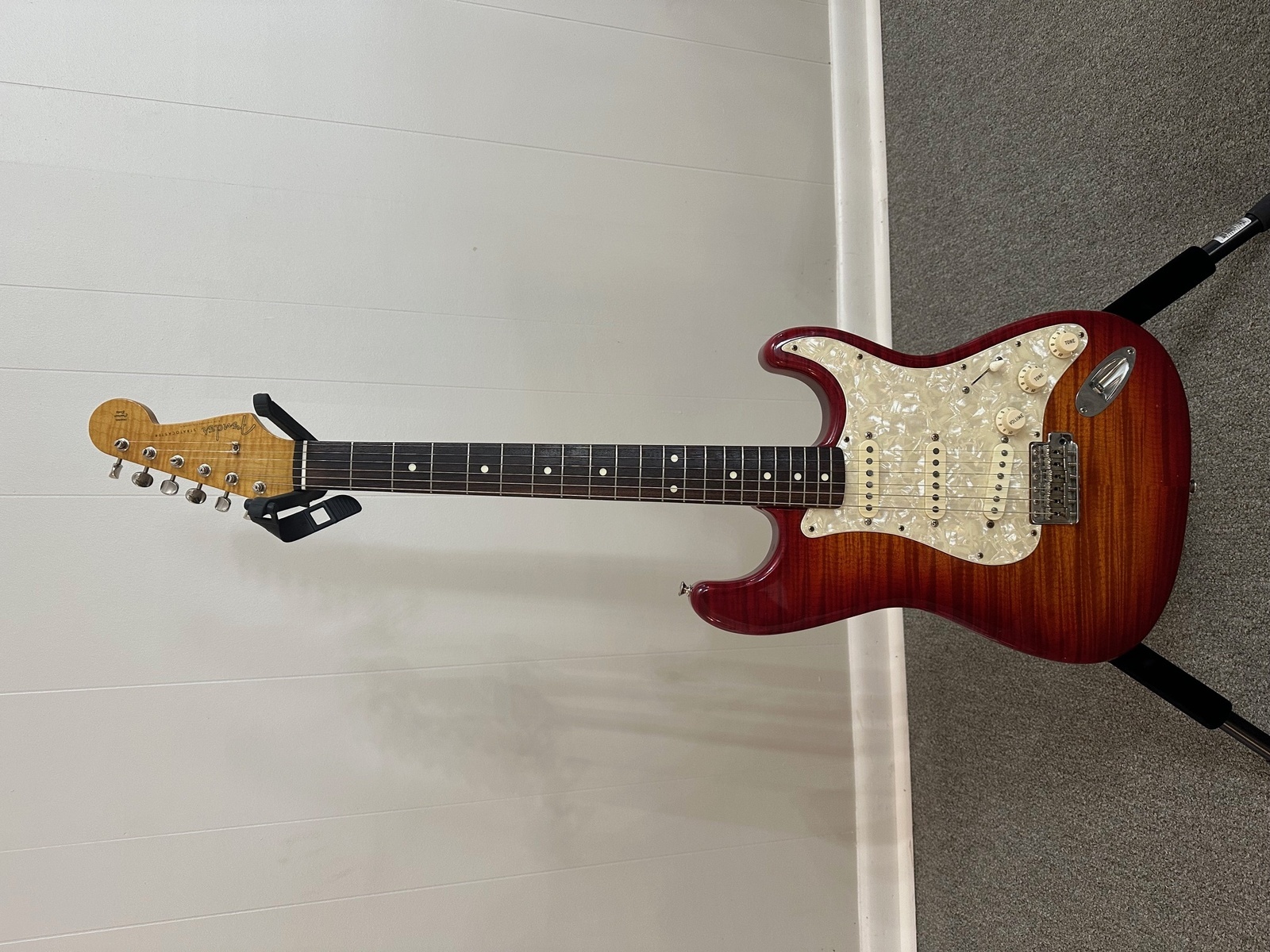 Music Gear Setup by adambrister featuring Fender Stratocaster Foto Flame 95