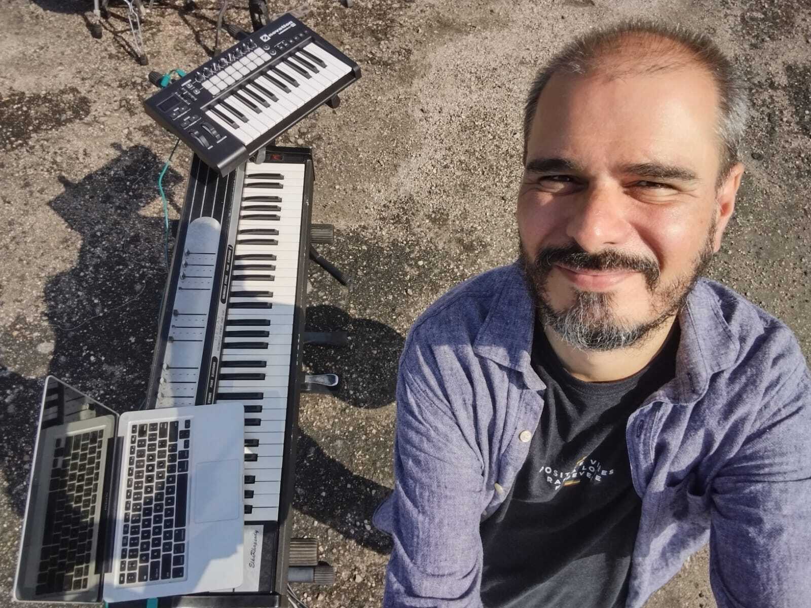 Electronic Synth Setup by alexeiparedes featuring Novation Launchkey 25 MIDI Controller MK2 Version, Elka Professional Rhapsody 610, and Apple MacBook Pro (General)