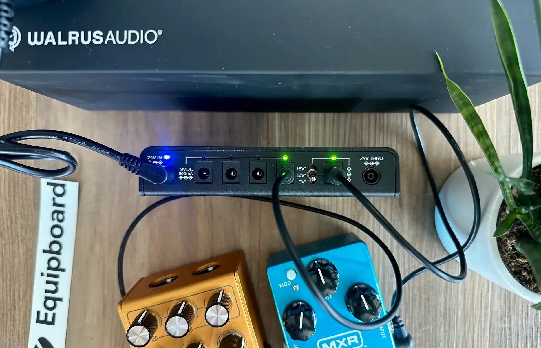 Pedalboard by equipboard featuring Walrus Audio Canvas 5 Pedal Power Supply