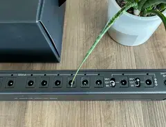 Photo of Equipboard testing Walrus Audio Canvas 15 Pedal Power Supply