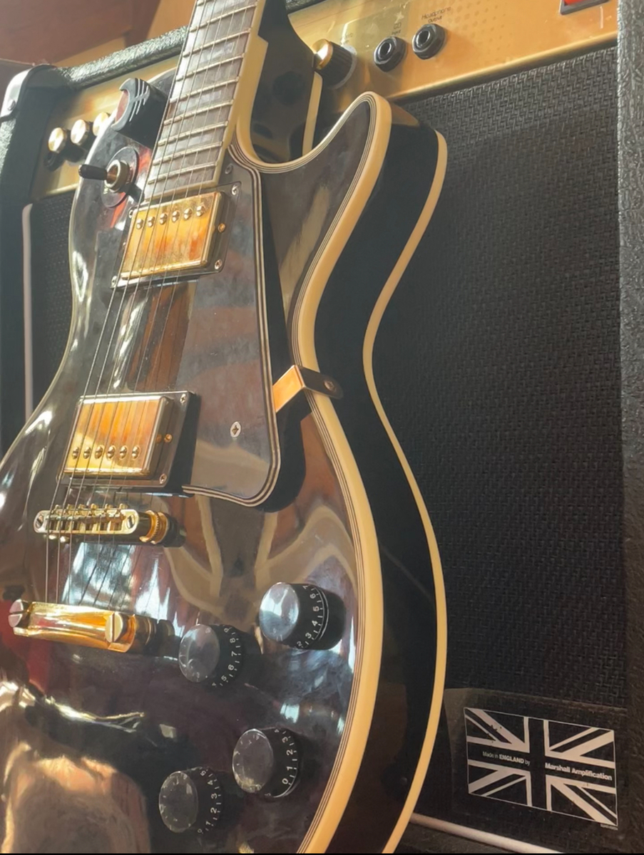 Gibson Amp Rig by 1_insomnia featuring Gibson Les Paul Custom Electric Guitar and Marshall AVT50