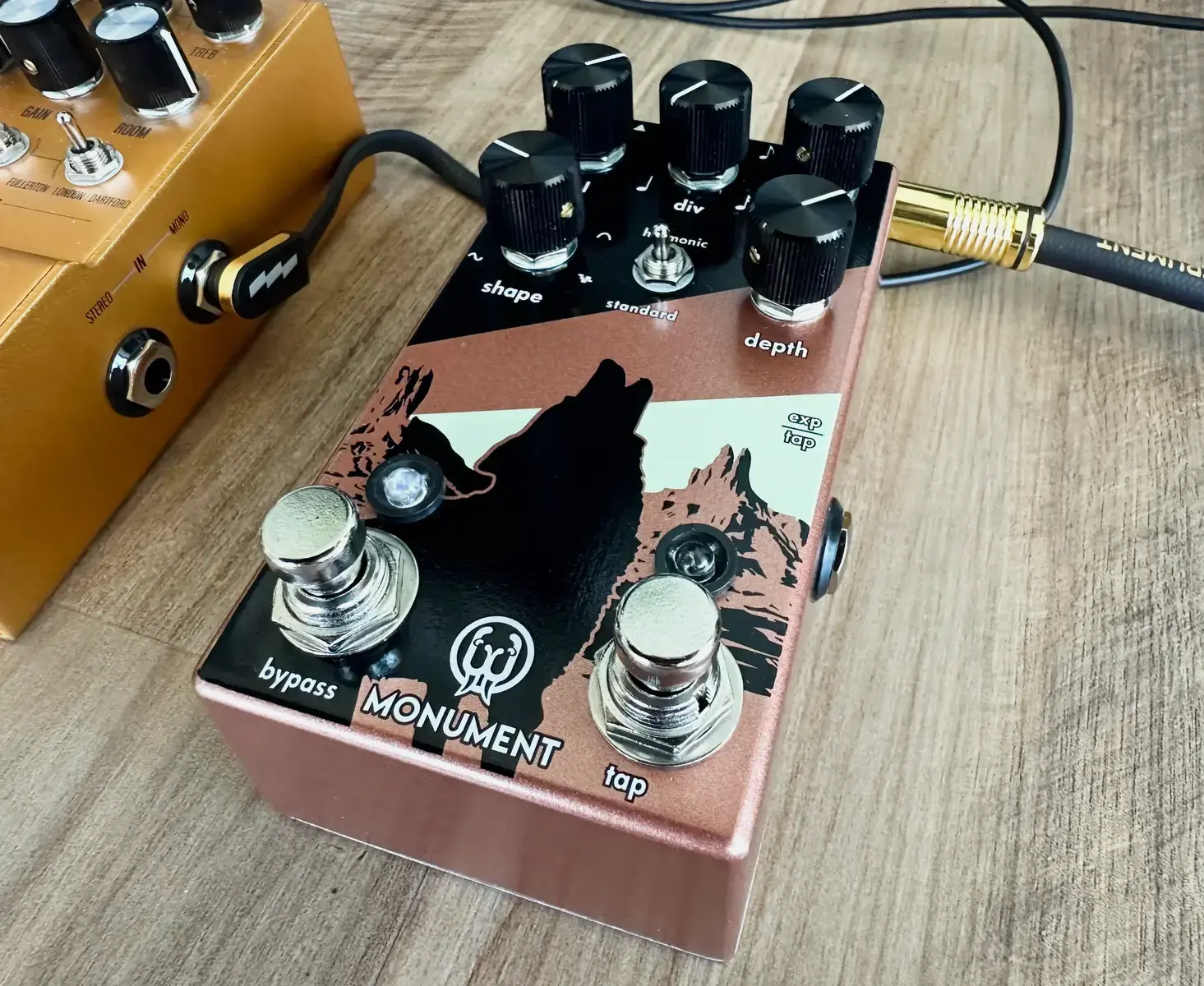 Pedalboard by equipboard featuring Walrus Audio Monument V2
