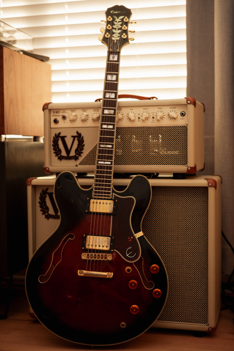 Victory Amp Rig by lazarus featuring Epiphone Sheraton II, Victory Amplification V40 Deluxe The Duchess 40-watt Guitar Head, and Victory Amplification V112-WC-75 75-watt 1 x 12-inch Wide Body Extension Speaker Cabinet