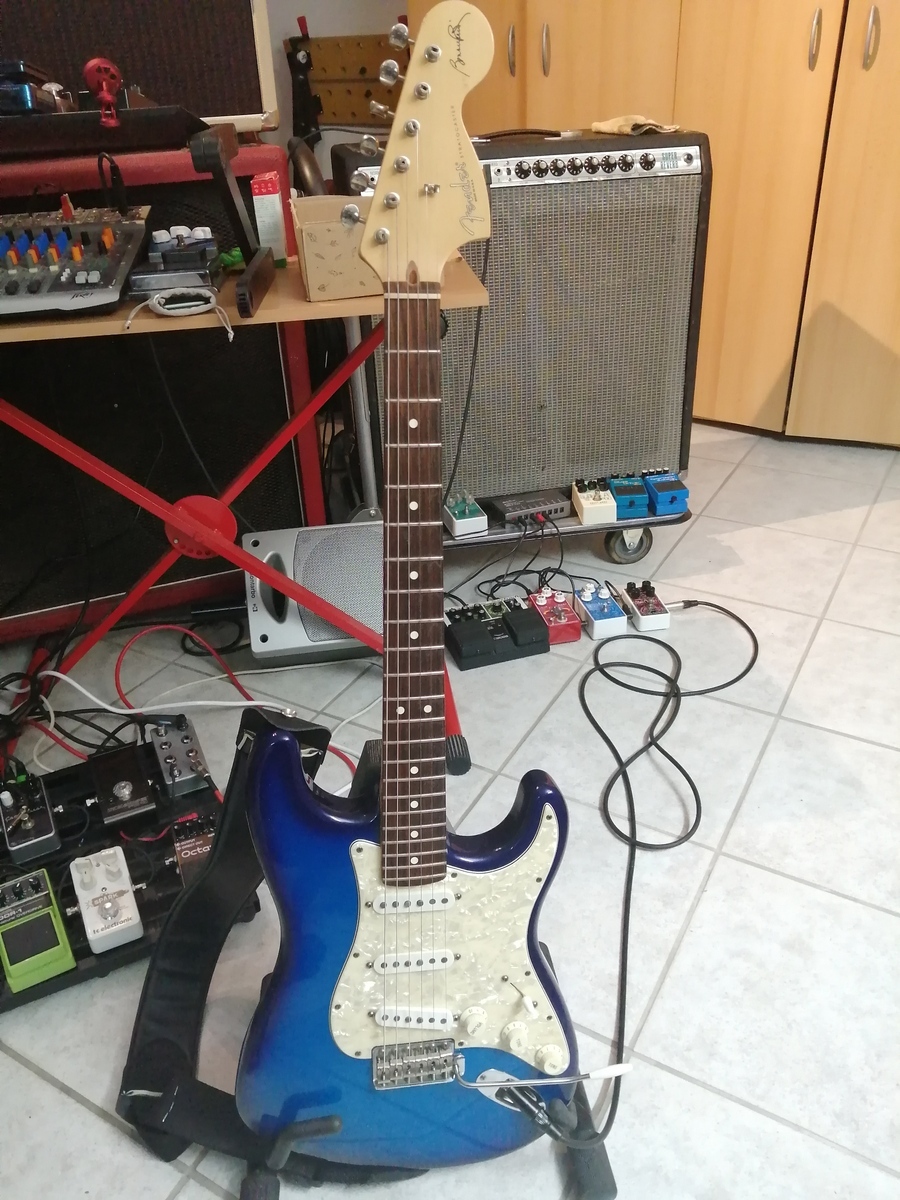 Music Gear Setup by lothy featuring Fender Bonnie Raitt Stratocaster
